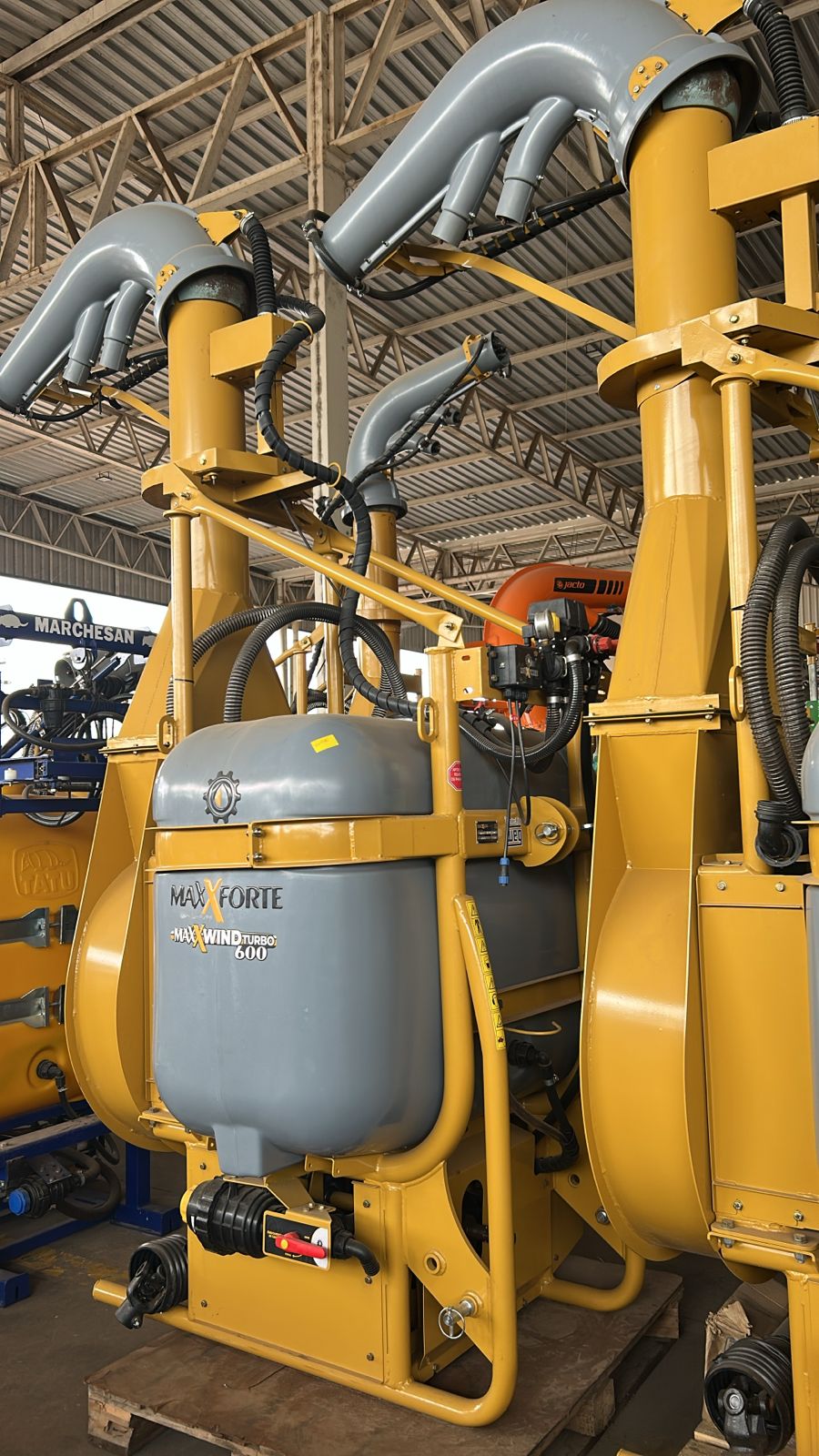 PULVERIZADOR CANHAO 600 LITROS MAXX ELETRICO TURBINA 600MM