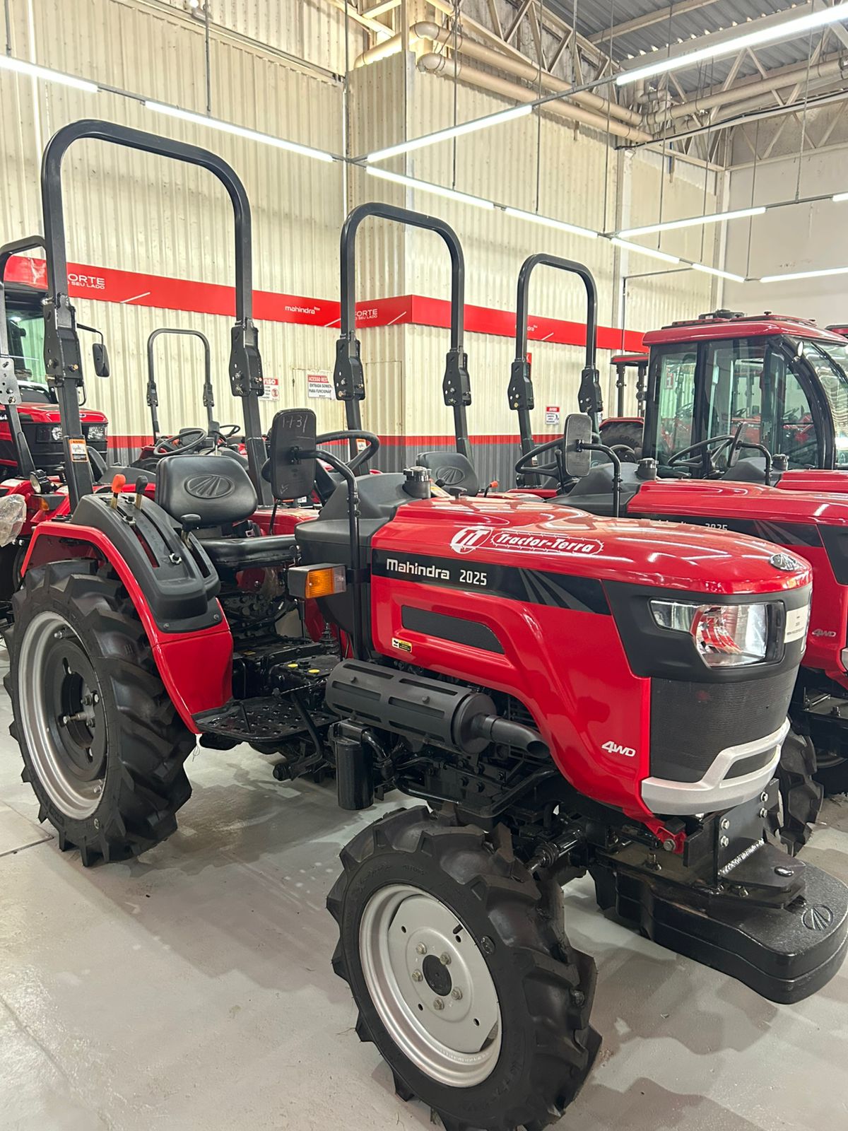 TRATOR 2025 25CV MOTOR MDI-1365 4X4