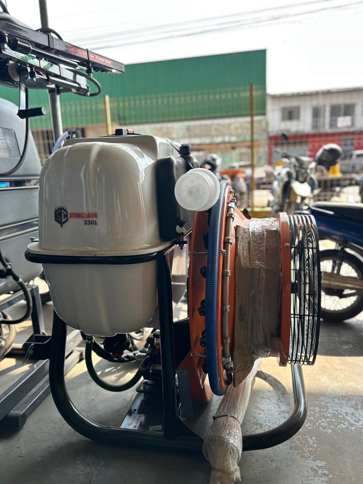 PULVERIZADOR ATOMIZADOR 250L TURBINA 550MM BB 41 LT 10 BICOS