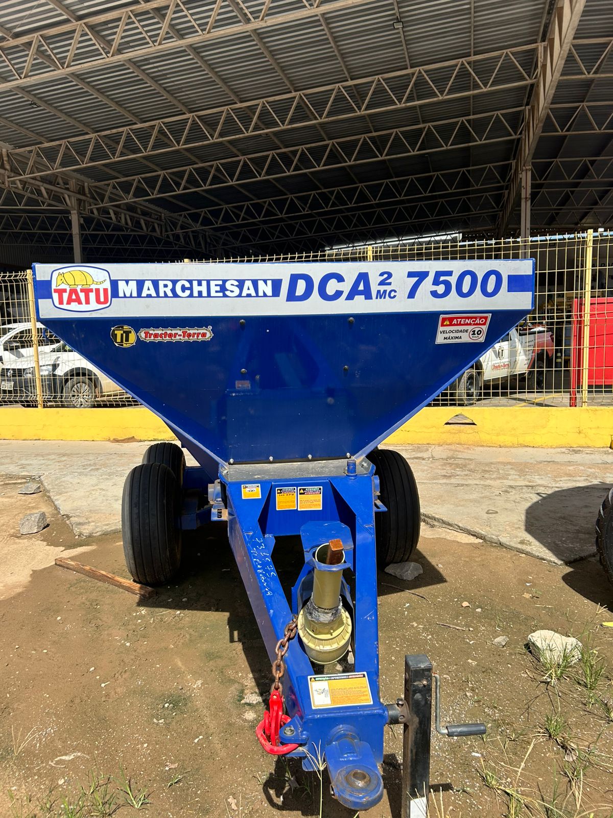 DISTRIBUIDOR CALCARIO E ADUBO DCA² 7500 MC ESTEIRA INOX 50CM TATU