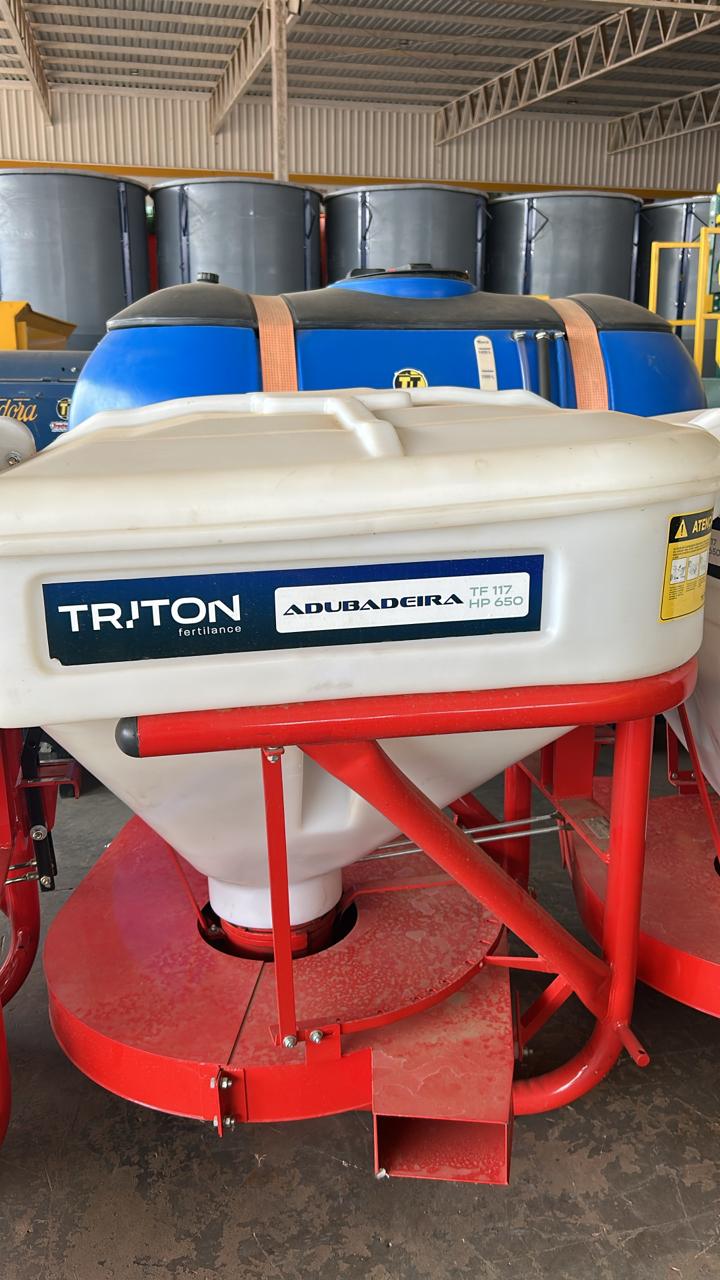 ADUBADEIRA CAFEEIRA 650L TF-117 HP C/ TAMPA DOSADOR MANUAL