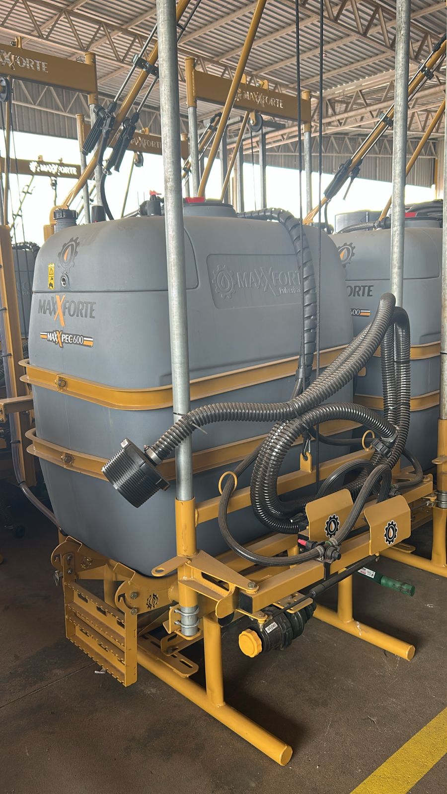 PULVERIZADOR PEC MAXX 600L BB 75 C/KIT ABAST BICO MAGNOJE