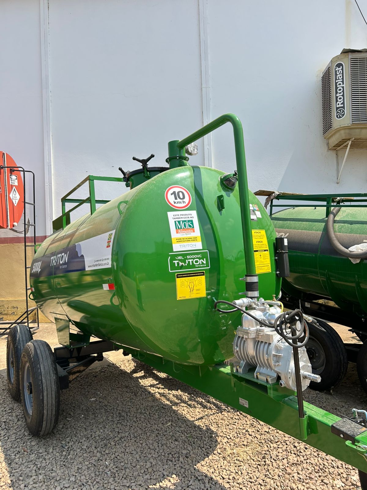 CARRETA TANQUE 5000L RT-16 BV TF-1009 - COM KIT BOMBEIRO , GRADE , ESCADA , COM PNEUS 