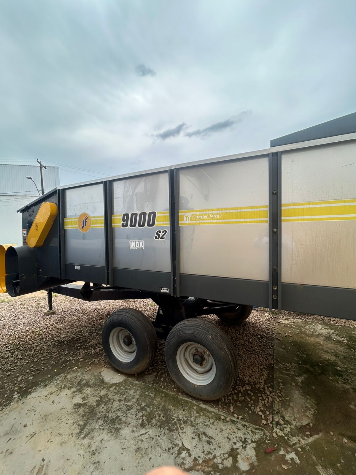 VAGAO FORRAGEIRO JF 9000 S2 R.TANDEM ARO 11L15 9M³