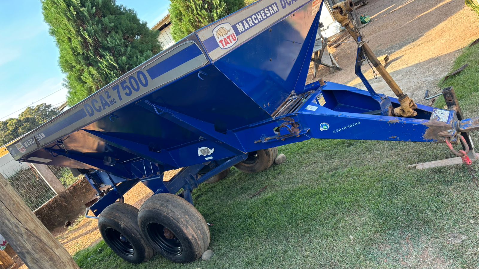 DISTRIBUIDOR CALCARIO E ADUBO DCA² 7500 MC C/ PNEUS 11L15
